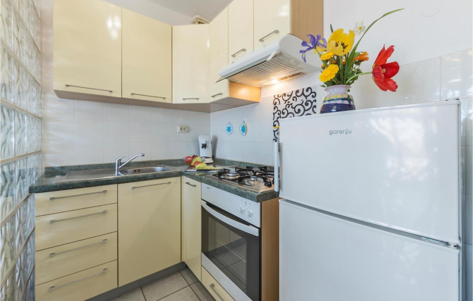 1 Bedroom Beautiful Apartment In Pula Buitenkant foto