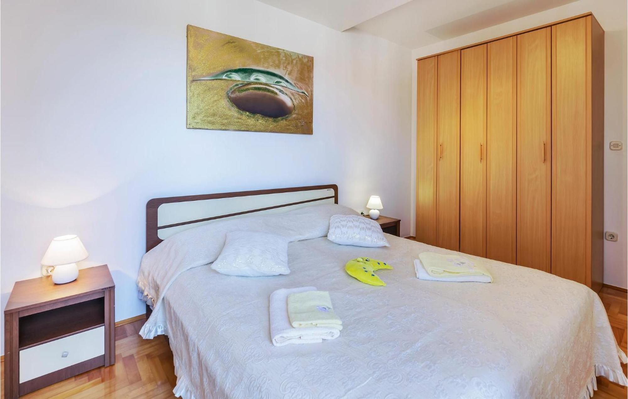 1 Bedroom Beautiful Apartment In Pula Buitenkant foto