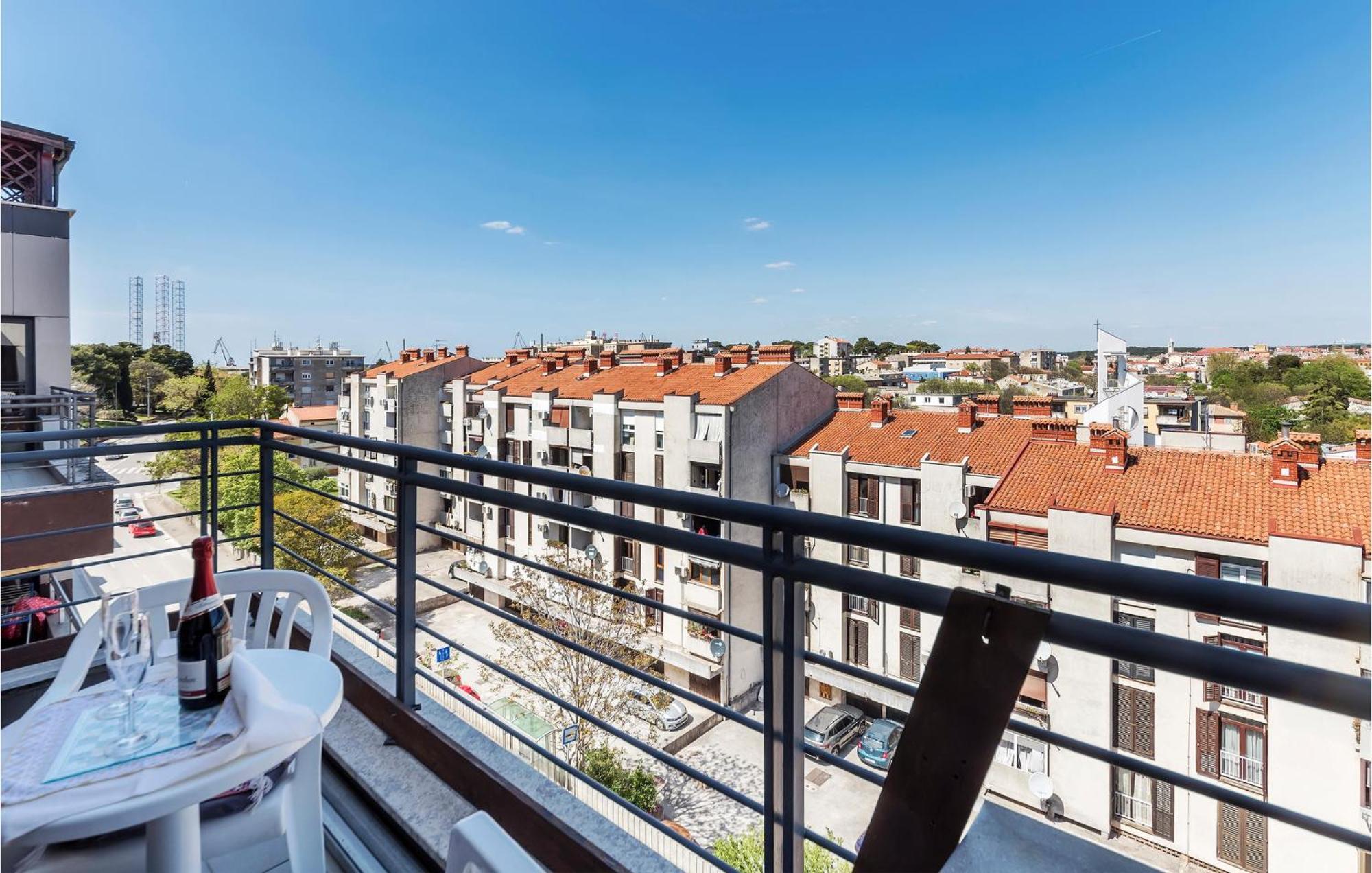 1 Bedroom Beautiful Apartment In Pula Buitenkant foto