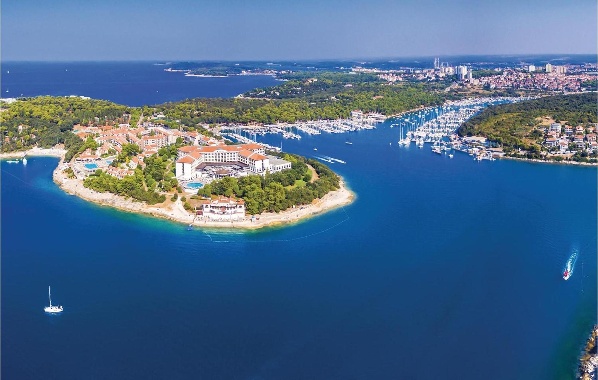 1 Bedroom Beautiful Apartment In Pula Buitenkant foto